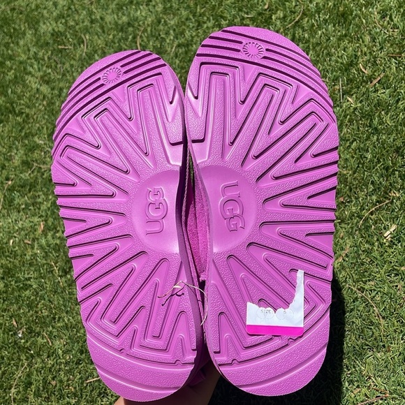 NWT UGG Classic Ultra Mini Boots! - Picture 11 of 15